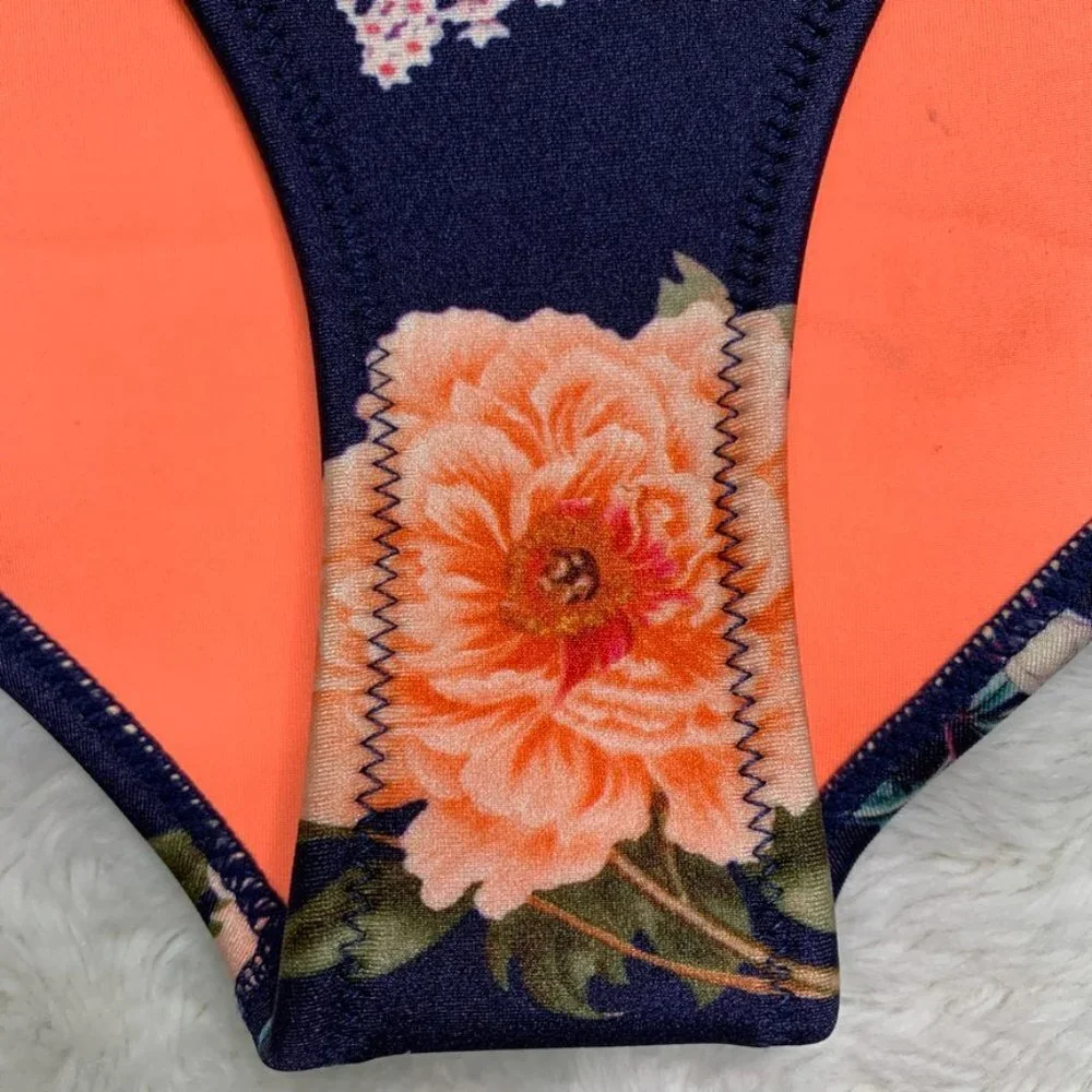 Triangl Swimwear Women’s Neoprene Floral Blue Bikini Botton Size Large